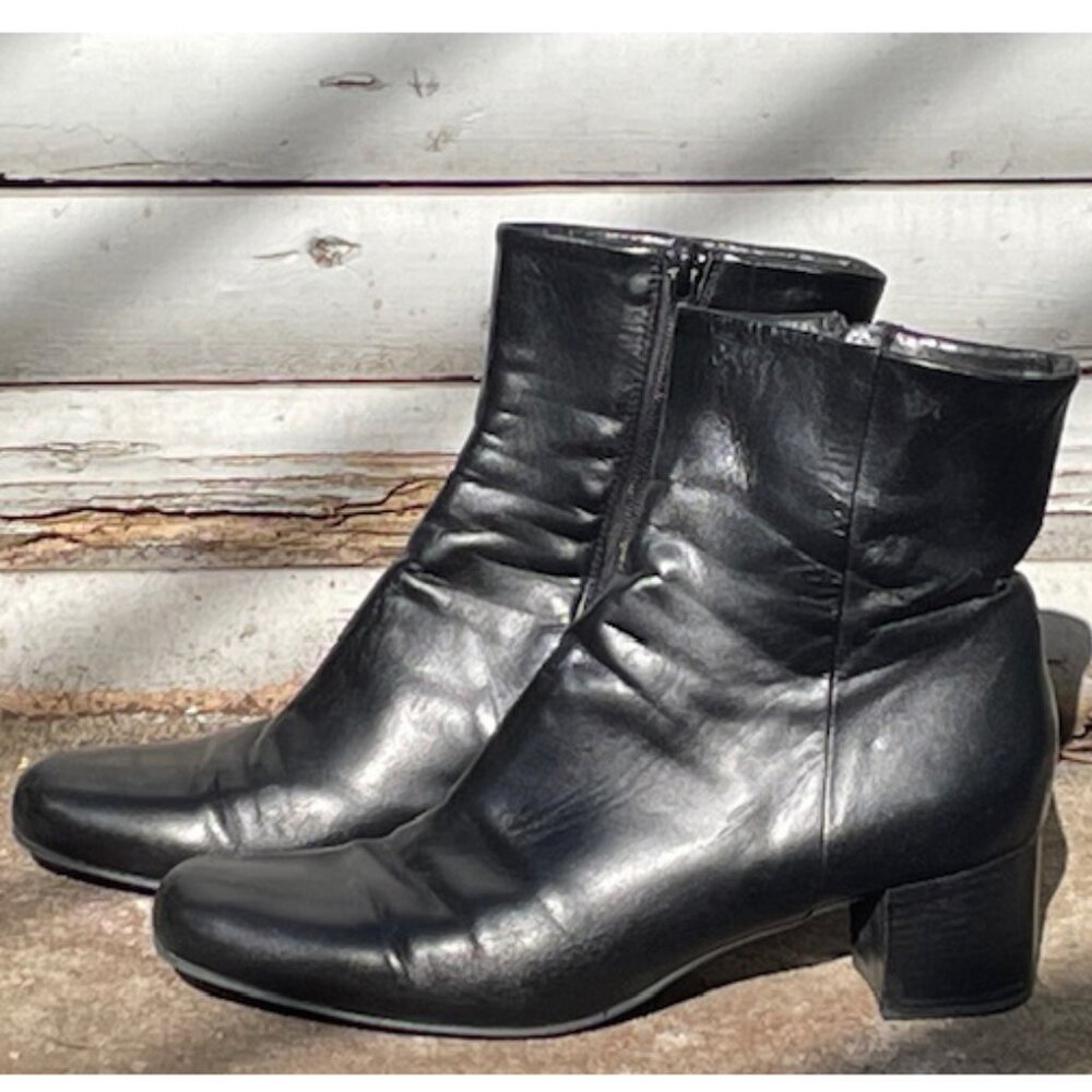 Barneys New York_Classic Black Leather Ankle Boots
